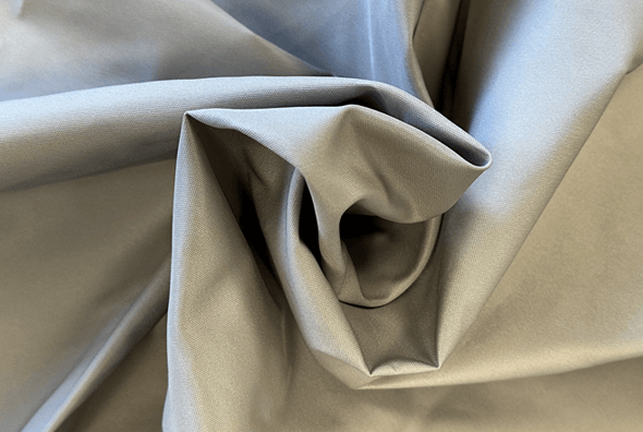 voile d'ombrage en couleur taupe cendré